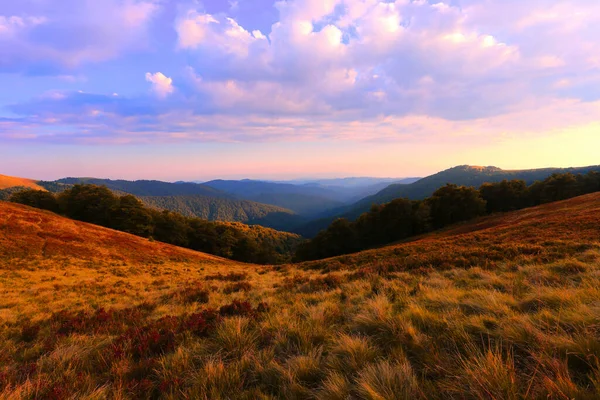 Wspaniałe Letnie Krajobrazy Niesamowity Zachód Słońca Piękne Tło Natury Górach — Zdjęcie stockowe