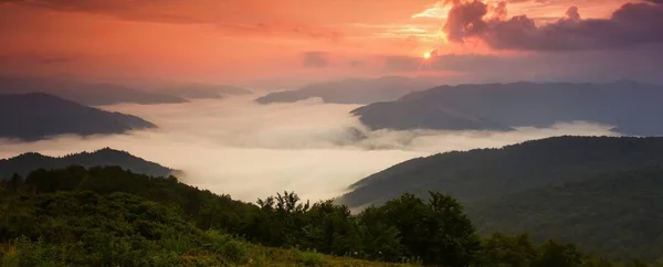 Захватывающие Летние Пейзажи Удивительный Пейзаж Заката Красивый Природный Фон Горах — стоковое фото