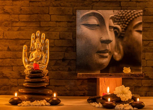 Siyah arkaplanda Buda heykeli. Zen atmosphre.