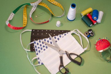 Virüs, alerji, salgın ve küresel salgına karşı yüz koruma maskeleri.