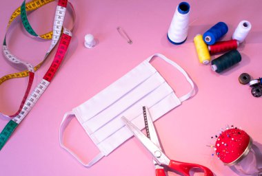 Virüs, alerji, salgın ve küresel salgına karşı yüz koruma maskeleri.