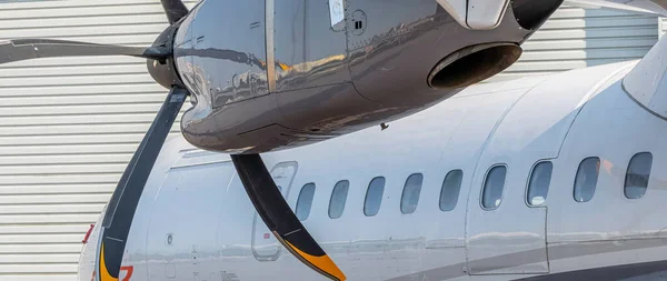 Blick Auf Die Propeller Eines Verkehrsflugzeugs — Stockfoto