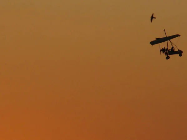 Sıcak bir yaz akşamında güzel bir gün batımı Güzel bulutlar