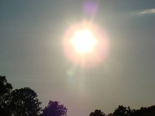 Sıcak bir yaz akşamında güzel bir gün batımı Güzel bulutlar