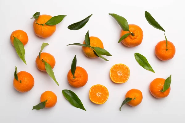 Acostado Plano Con Mandarinas Frescas Sobre Fondo Color Vista Superior — Foto de Stock