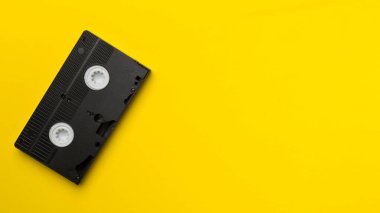 Eski analog bant VHS kaset renk arkaplanı, üst görünüm.
