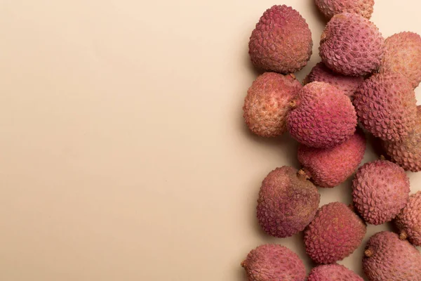 Lychee Fruits Sur Fond Couleur Vue Dessus Plan Plat — Photo