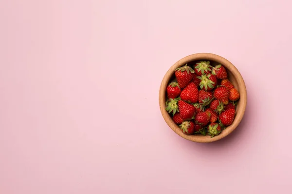 Bowl Fresh Strawberries Color Background Top View — стоковое фото