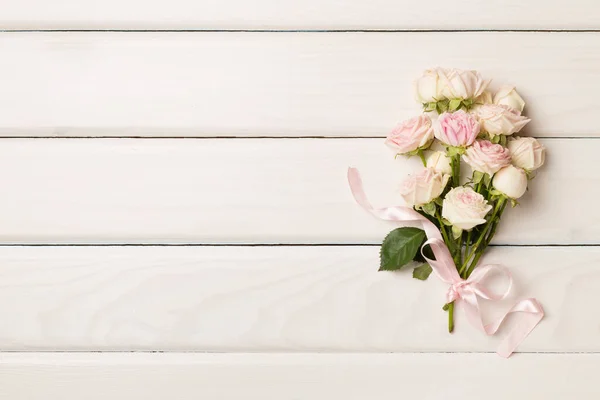 Small Bouquet Rose Flowers Wooden Background Top View — Photo