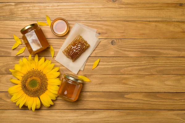 Flat Lay Sunflower Honey Wooden Background Top View — Foto de Stock