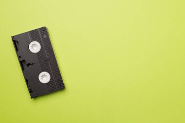 Eski analog bant VHS kaset renk arkaplanı, üst görünüm.