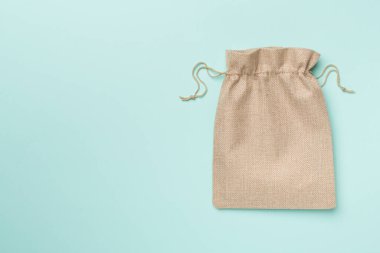 Renk arkaplan üzerinde çuval bezi, üst görünüm.