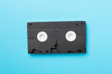 Eski analog bant VHS kaset renk arkaplanı, üst görünüm.