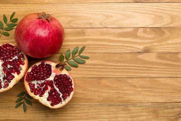 Fresh Juicy Pomegranate Wooden Background Top View — Fotografia de Stock