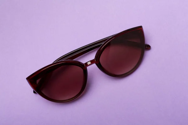 Sonnenbrille Auf Farbigem Hintergrund Draufsicht — Stockfoto