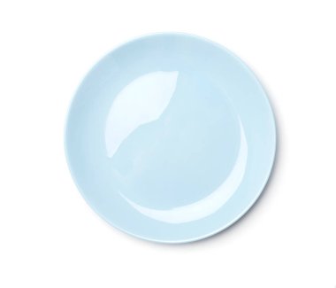 Beyaz arkaplanda izole edilmiş boş seramik yuvarlak tabak, üst görünüm.