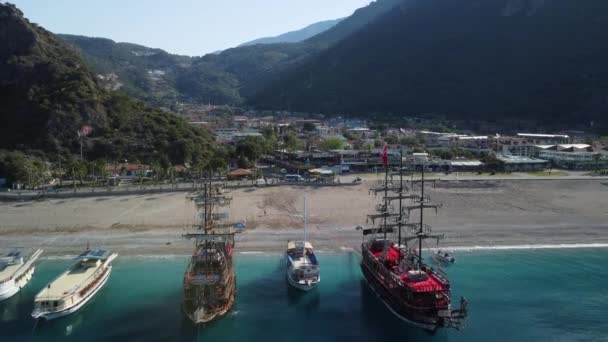 Aerial Panorama Oludeniz Town Tourists Boats Foreground Fethiye Turkey — ストック動画