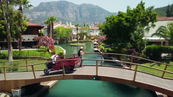 Tourist Taking Photo Small Bridge City Gocek Fethiye Beautiful Summer — Vídeo de Stock