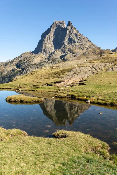 Uitzicht Pic Midi Ossau Weerspiegeling Ervan Het Water Van Lacs — Stockfoto