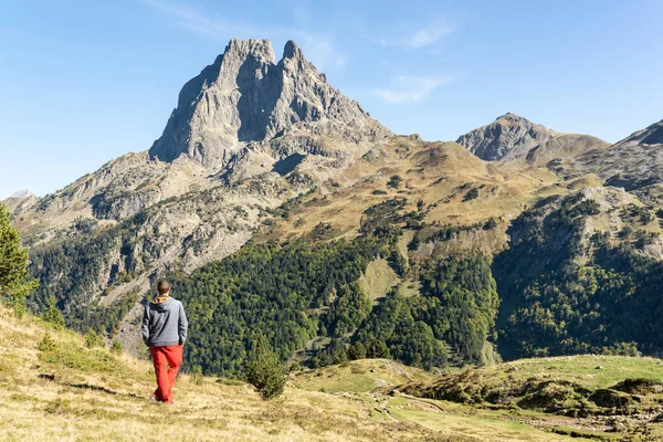 Male Hiker Mountains Enjoying Views Active Lifestyle French Pyrenees — Stockfoto