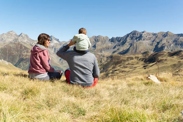 Couple Toddler Enjoying Active Vacation Mountains French Pyrenees — Stock Photo, Image