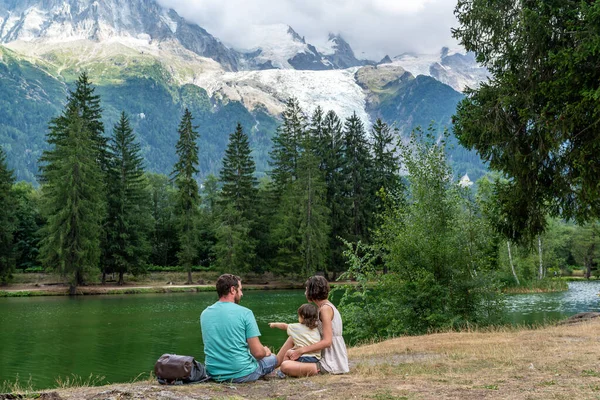Familie Heeft Middag Gaillands Meer Chamonix Franse Alpen — Stockfoto