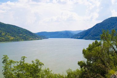 Sırbistan ile Romanya arasındaki Tuna 'ya Genel Bakış