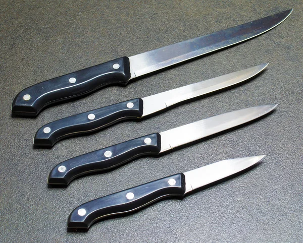 Набір Ножів Сірому Фоні — стокове фото