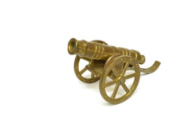 Antika silah - beyaz zemin üzerinde top