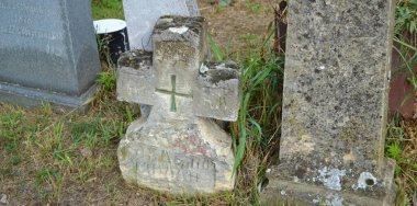 Doğu Sırbistan 'daki mezar taşları üzerinde Ortodoks sembolleri