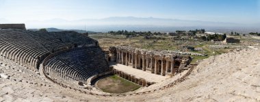 Hiyeraplis tiyatrosu panoraması, Pamukkale 'deki antik Yunan kenti