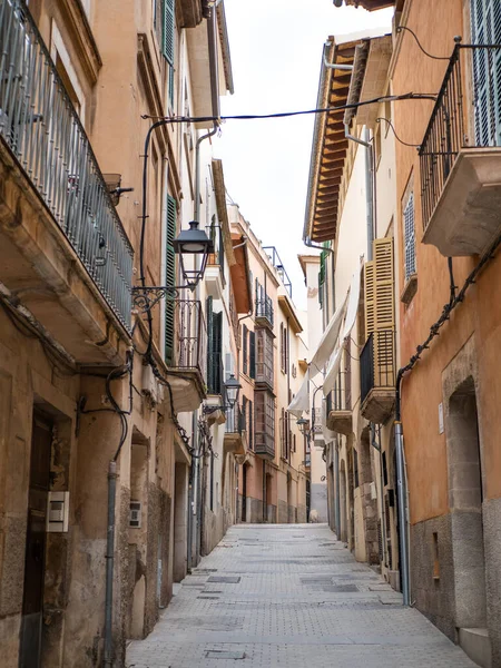 Eski Palma de Mallorca kasabası dar cadde