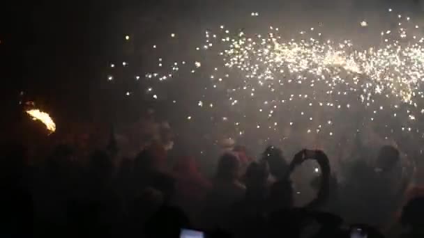 Palma Mallorca Spanien Juni 2022 Menschenmenge Tanzt Mit Dämonen Und — Stockvideo