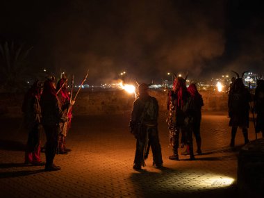 Palma de Mallorca, İspanya; 23 Haziran 2022: İblisler San Juan 2022 gecesi Palma de Mallorca 'da toplandı.