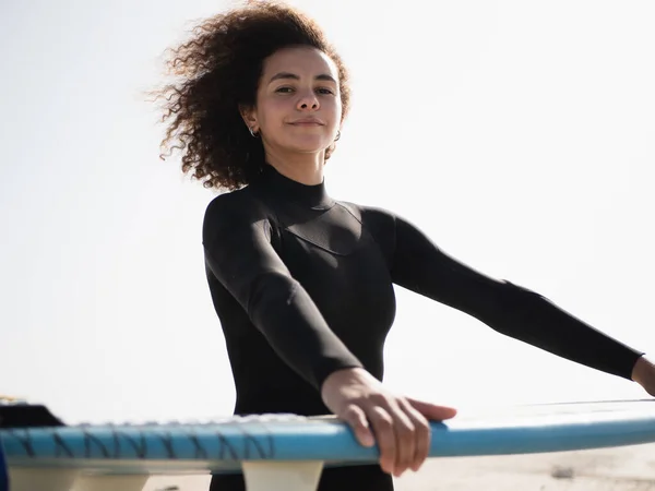 Young Multiracial Surfer Female Afro Hair Portrait — стоковое фото