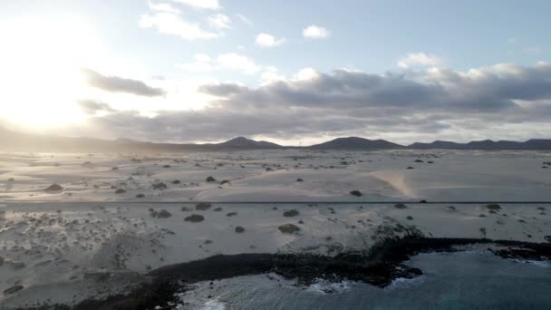Corralejo Sand Dunes Doğal Parkı Günbatımı Hava Aracı Manzaralı Fuerteventura — Stok video