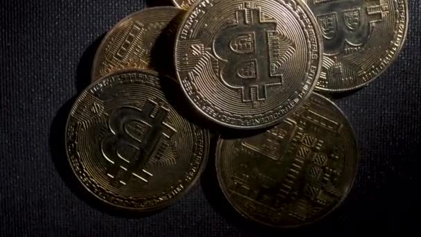 Bitcoin Btc Koin Berputar Pada Latar Belakang Hitam Ruang Cyber — Stok Video