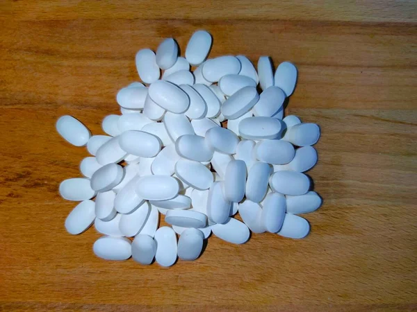 Comprims blanc fond bois