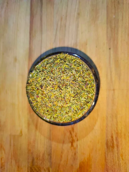 Herbes de provences fond bois