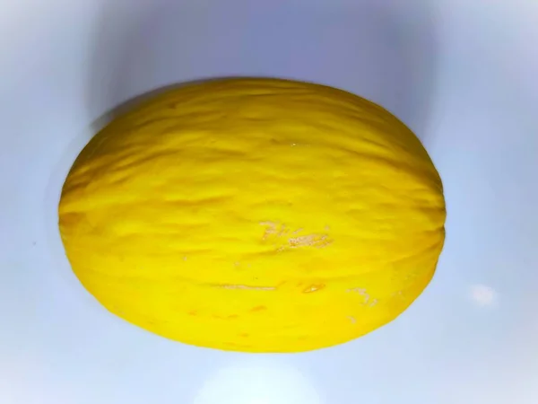 Melon Jaune Sur Fond Blanc — Stockfoto