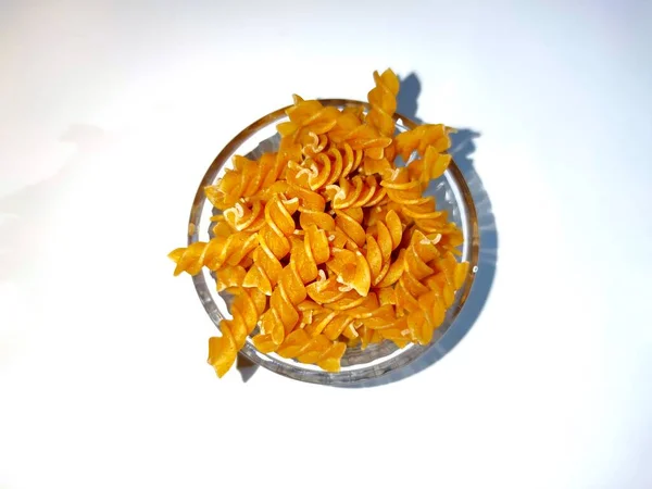 Pates sur fond blanc