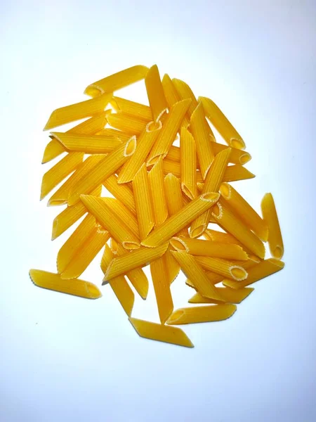 Pates sur fond blanc