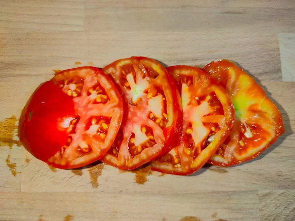Rondelles Tomate Fond Bois — ストック写真