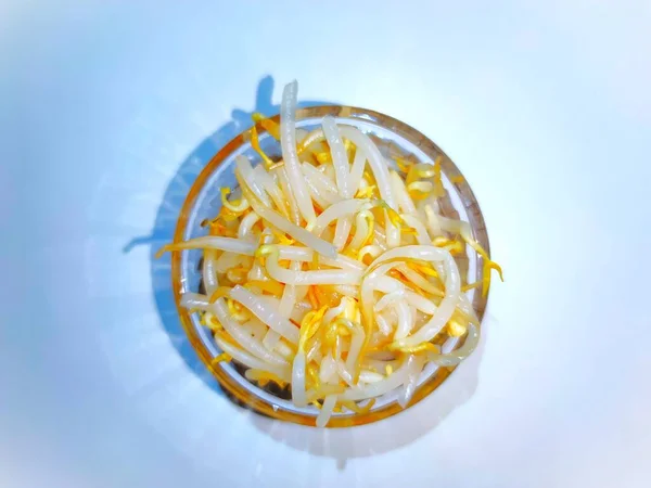 Pates sur fond blanc