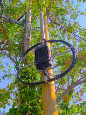 PEC fibre optique sur poteau bois