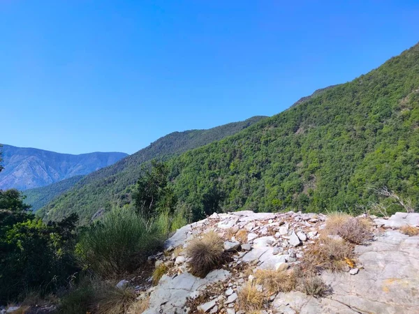 Paysage montage roche Valle Mercantour