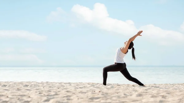 Lifestyle Femme Athlétique Yoga Exercice Pose Pour Une Vie Saine — Photo