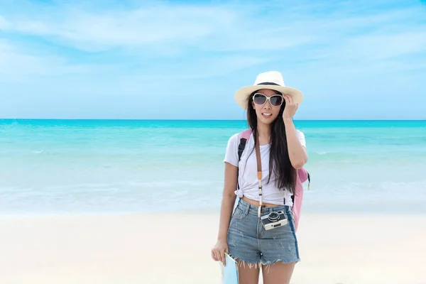 Šťastný Cestovatel Cestovní Ruch Mladé Ženy Cestovat Létě Pláži Asijci — Stock fotografie