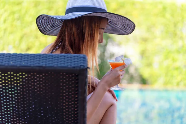 Hora Verão Férias Estilo Vida Das Mulheres Relaxante Beber Suco — Fotografia de Stock