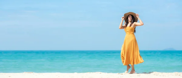 Vacaciones Verano Estilo Vida Mujer Relajarse Relajarse Fondo Playa Asia —  Fotos de Stock